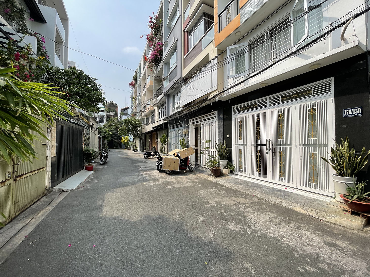 Chính chủ cho thuê nhà 4 lầu thiết kế Singapore hẻm ôtô 7 chỗ 178/15E Phan Đăng Lưu, Q.Phú Nhuận